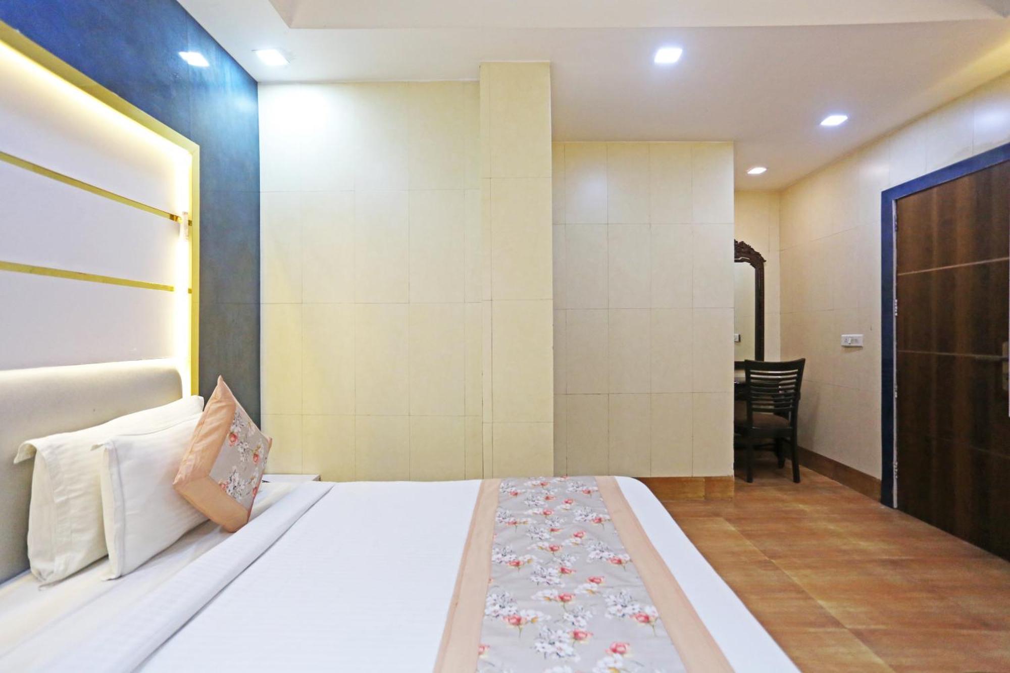 Hotel Preet Palace -5 Mints Walk From Nizamuddin Railway Station Nueva Delhi Exterior foto
