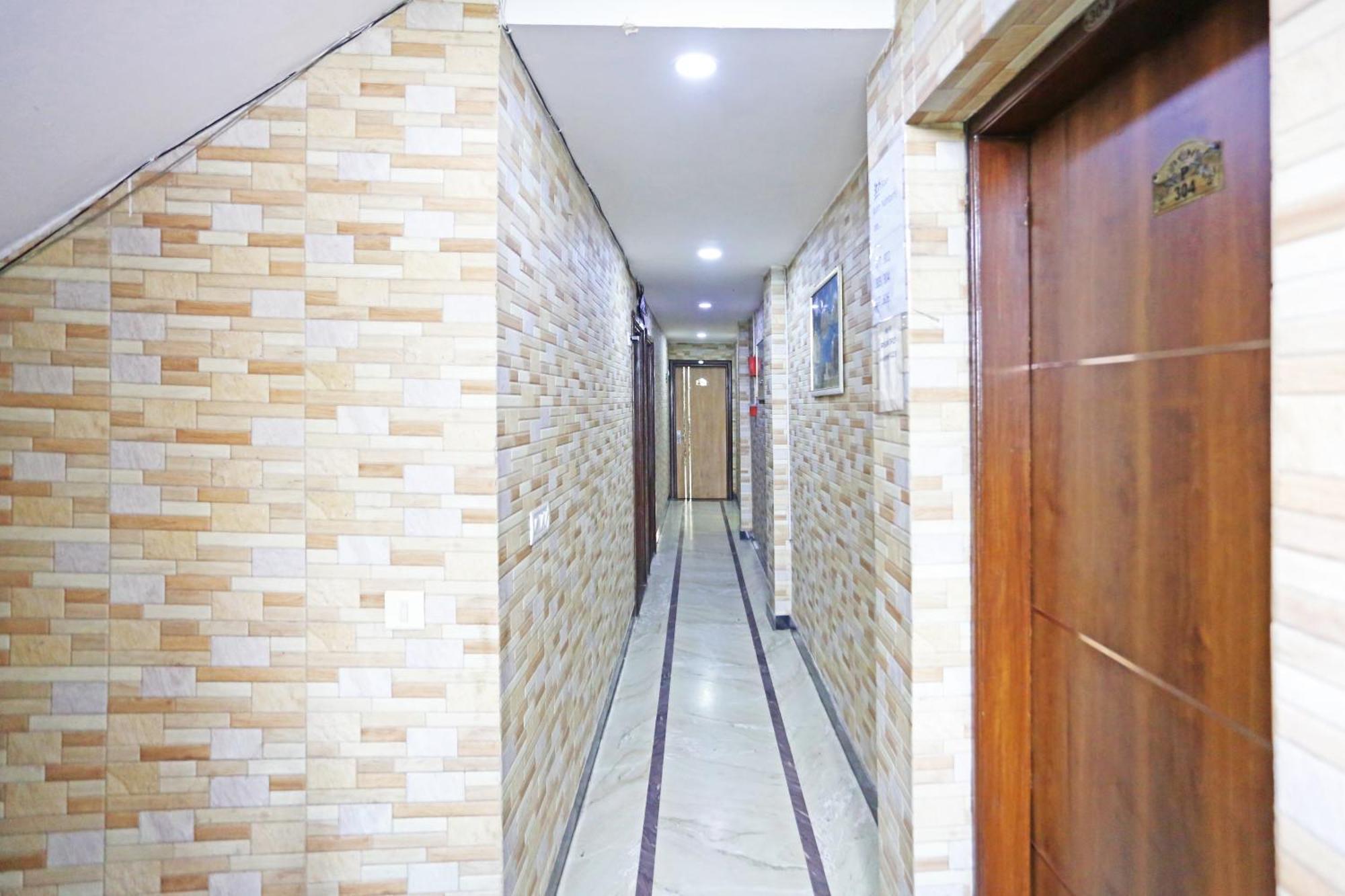 Hotel Preet Palace -5 Mints Walk From Nizamuddin Railway Station Nueva Delhi Exterior foto