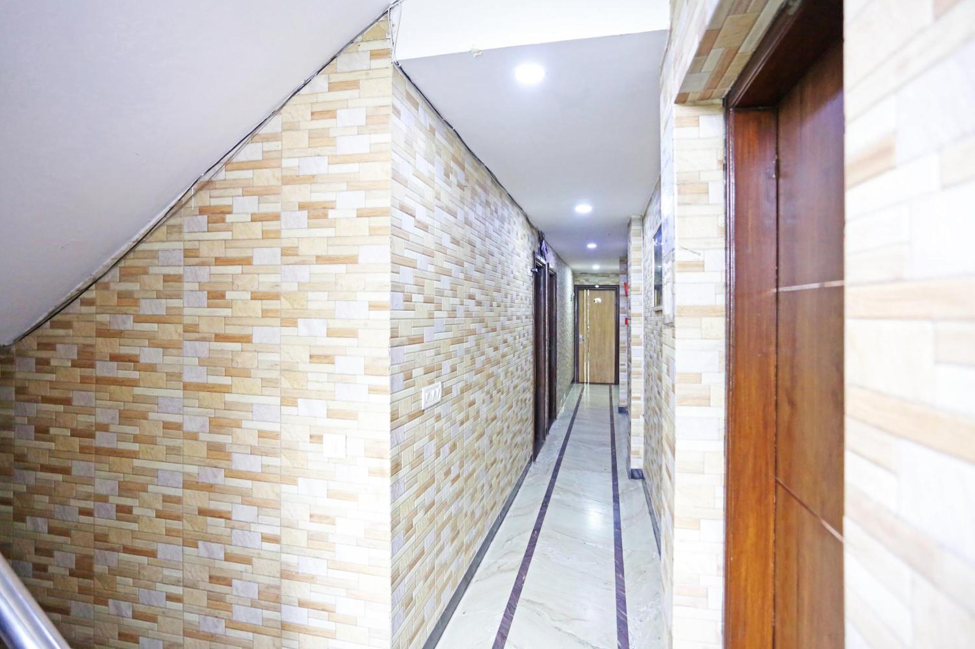 Hotel Preet Palace -5 Mints Walk From Nizamuddin Railway Station Nueva Delhi Exterior foto