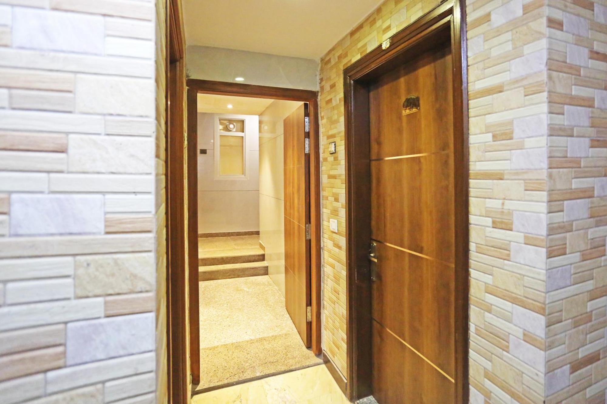 Hotel Preet Palace -5 Mints Walk From Nizamuddin Railway Station Nueva Delhi Exterior foto