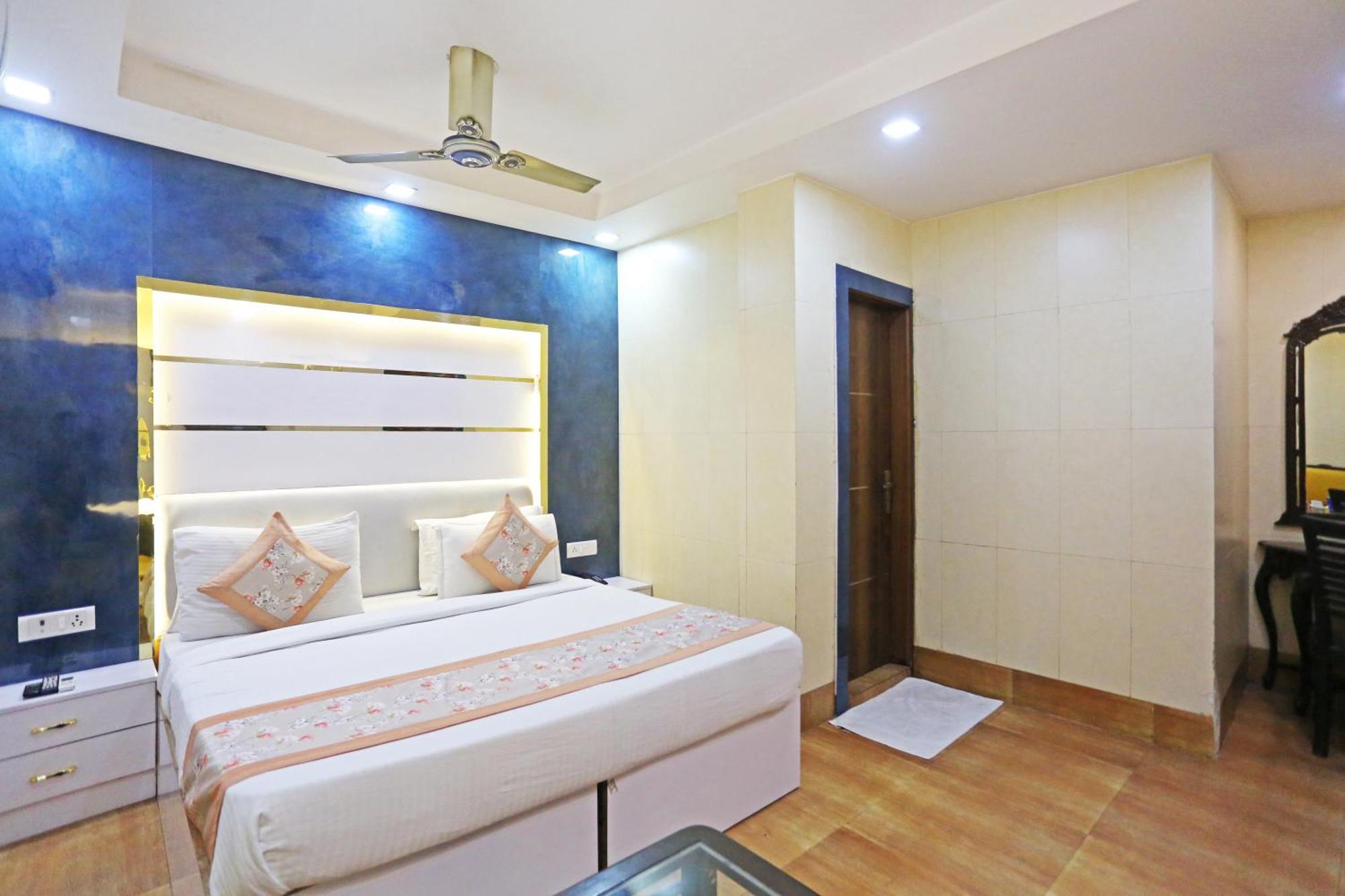 Hotel Preet Palace -5 Mints Walk From Nizamuddin Railway Station Nueva Delhi Exterior foto