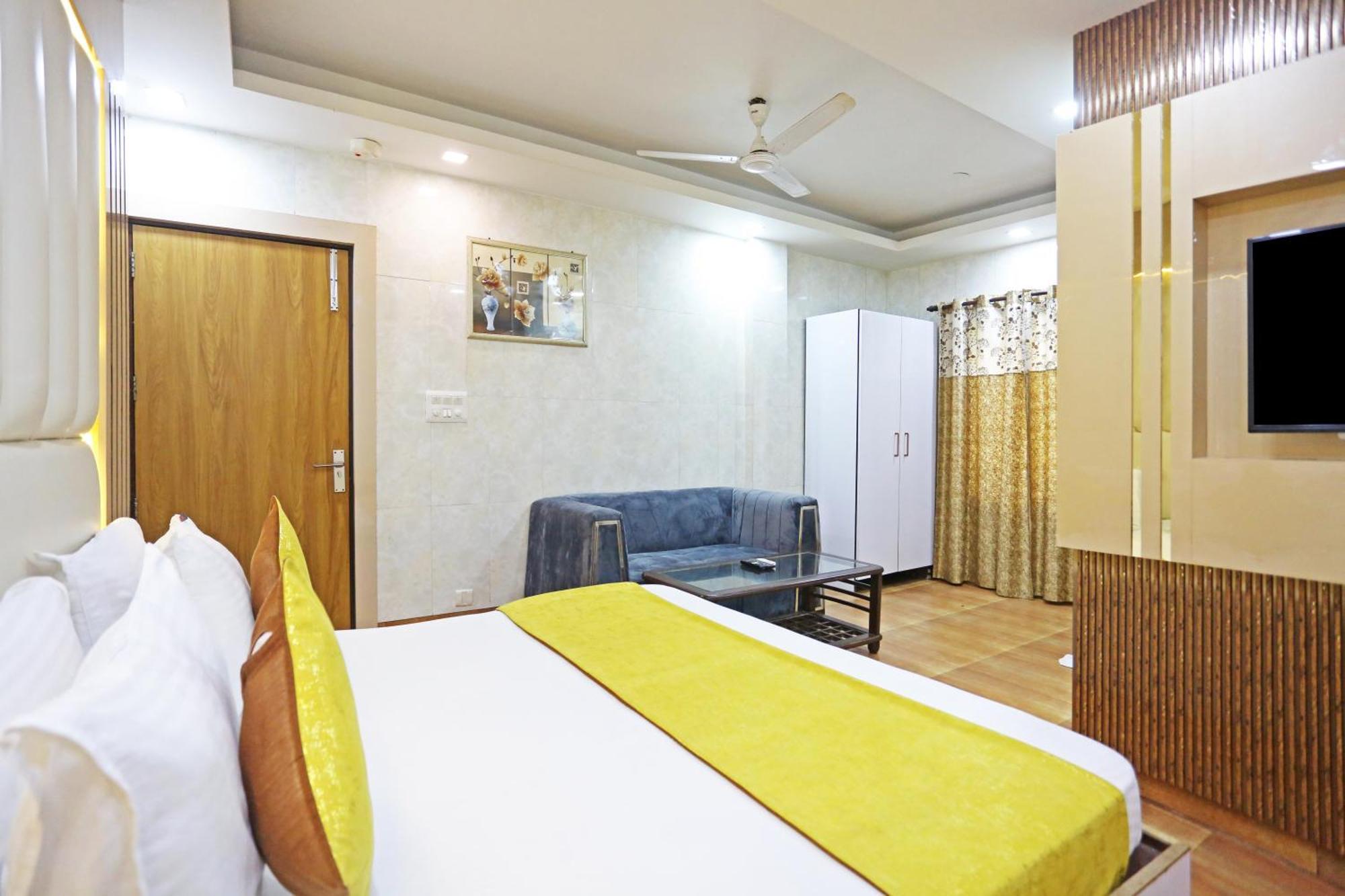 Hotel Preet Palace -5 Mints Walk From Nizamuddin Railway Station Nueva Delhi Exterior foto