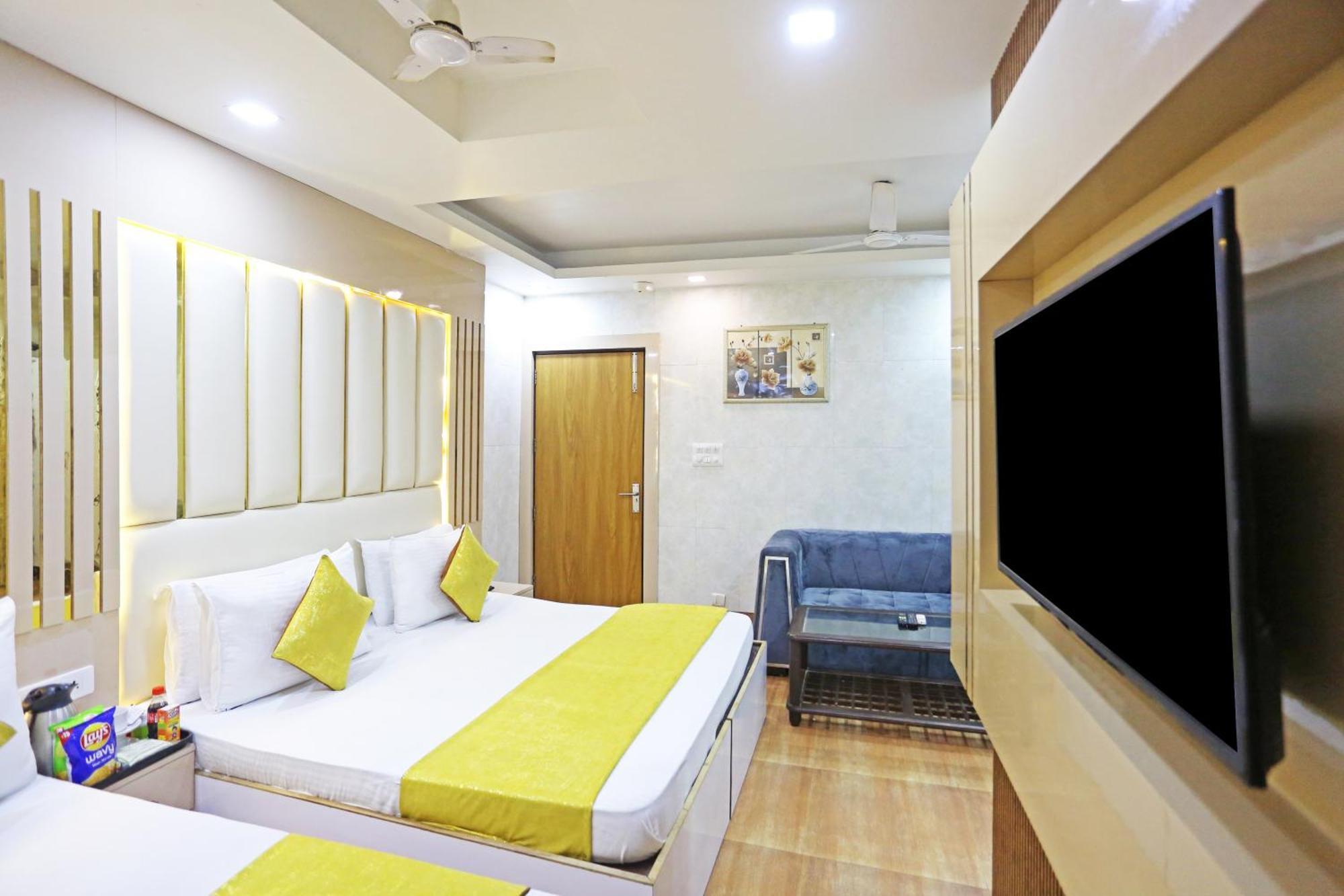 Hotel Preet Palace -5 Mints Walk From Nizamuddin Railway Station Nueva Delhi Exterior foto