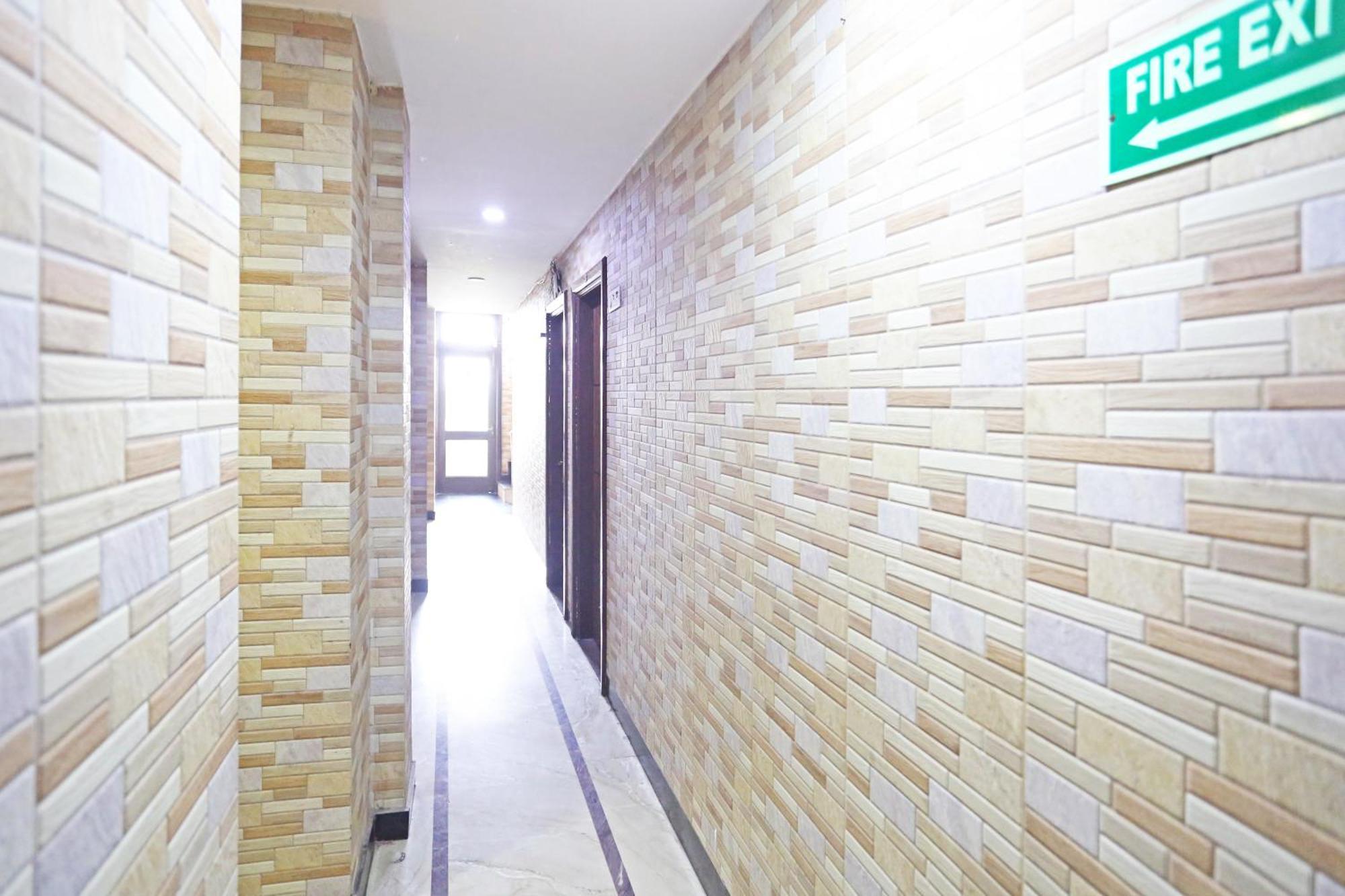 Hotel Preet Palace -5 Mints Walk From Nizamuddin Railway Station Nueva Delhi Exterior foto