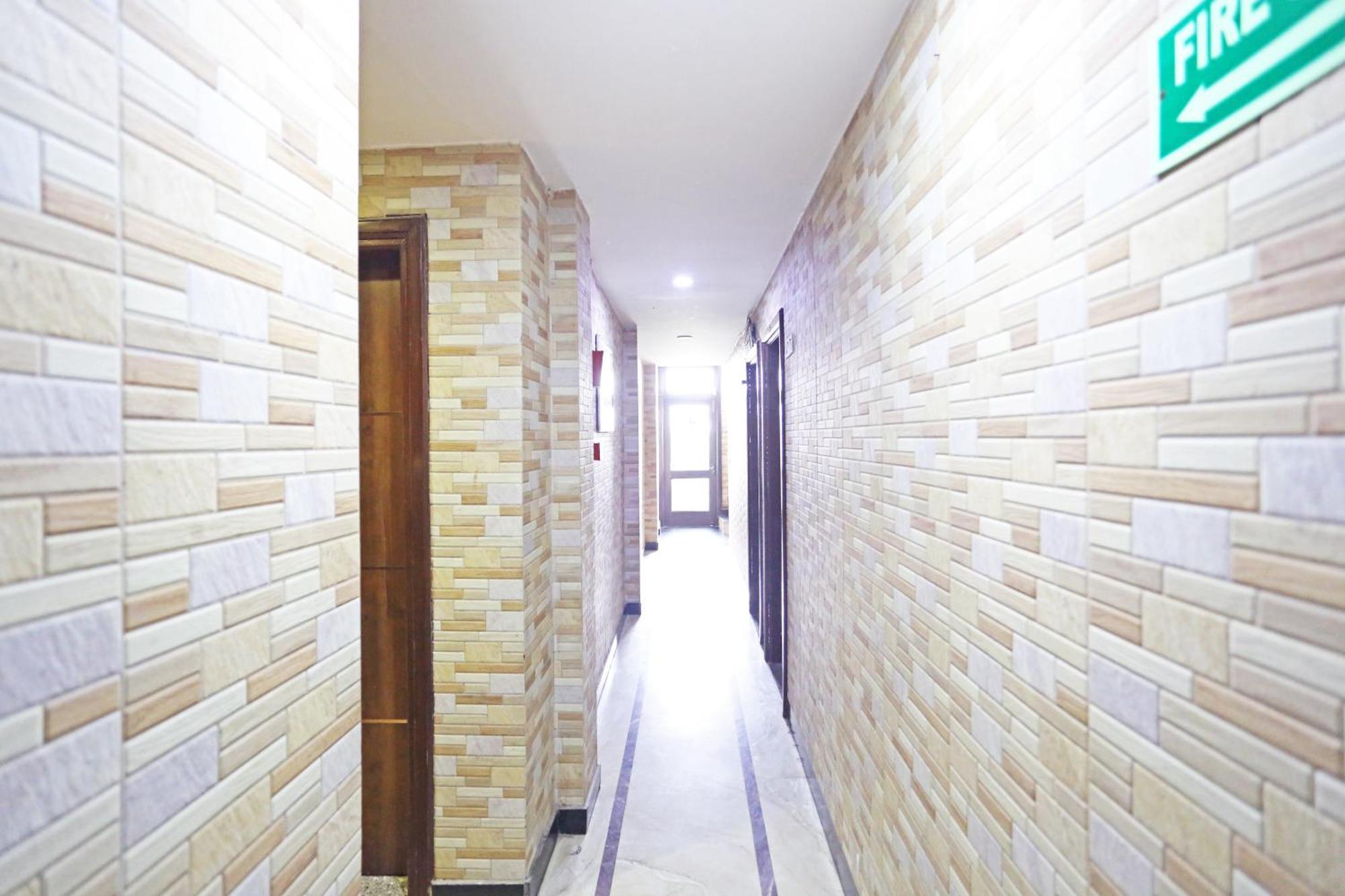 Hotel Preet Palace -5 Mints Walk From Nizamuddin Railway Station Nueva Delhi Exterior foto