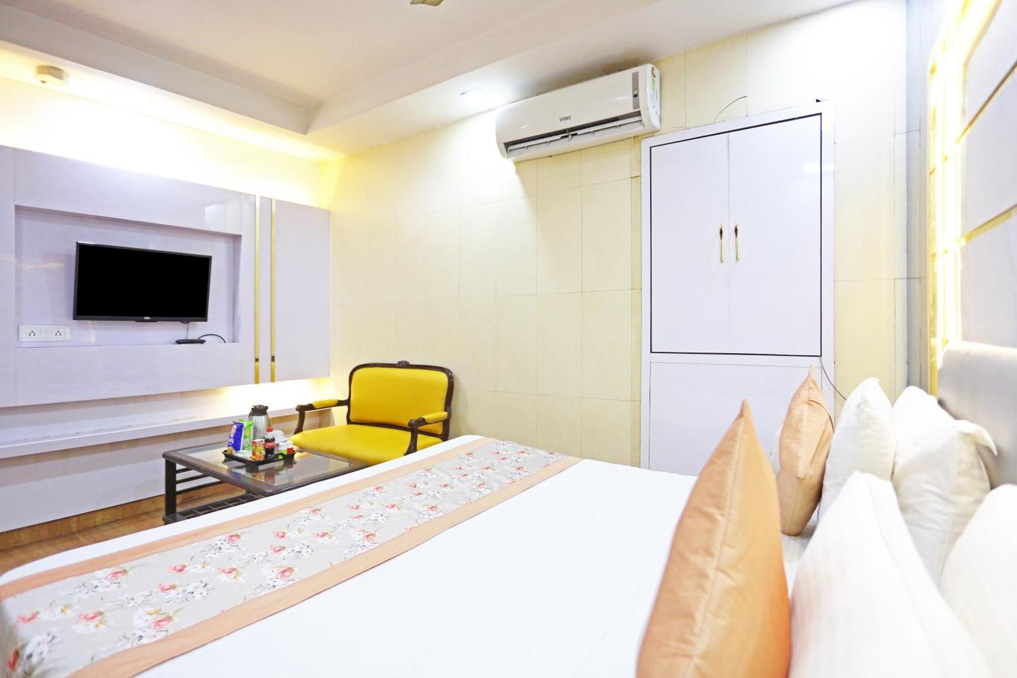 Hotel Preet Palace -5 Mints Walk From Nizamuddin Railway Station Nueva Delhi Exterior foto